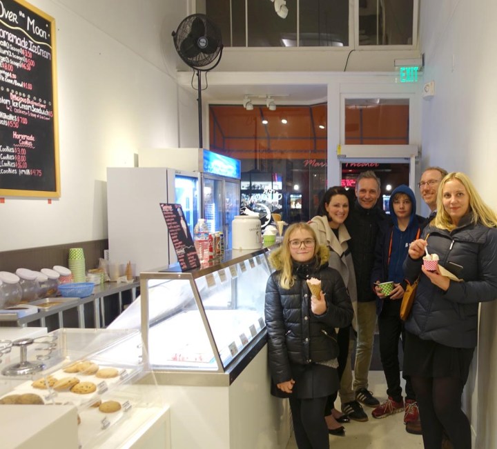 07_overthemoon_07655